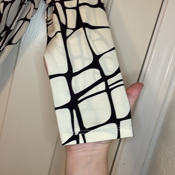 Maggy London wrap dress size 12 in cream and black - Picture 5 of 9